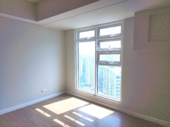 For Sale: Studio Unit in Kroma Tower Legaspi Village Makati