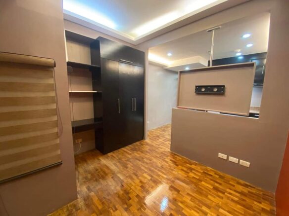 The Oriental Place Studio Type condo for sale - Makati