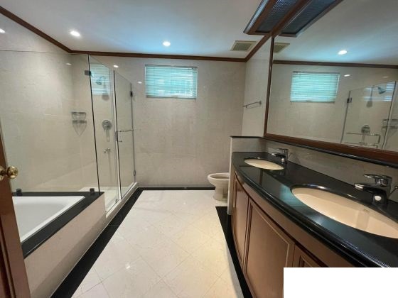 Luxury 3 Bedrooms For rent fully furnished in Salcedo Village Makati Four Saeasons