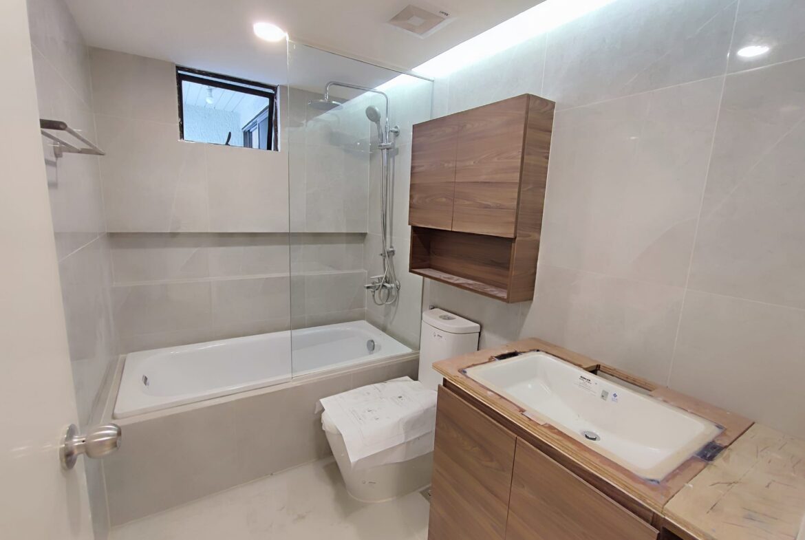 2Bedrooms Condo for Rent in Legaspi Village - modern renovated