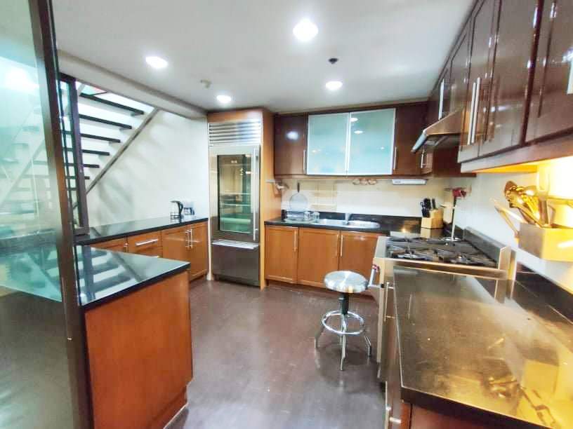 Penthouse for rent in Legazpi Village Makati near Park