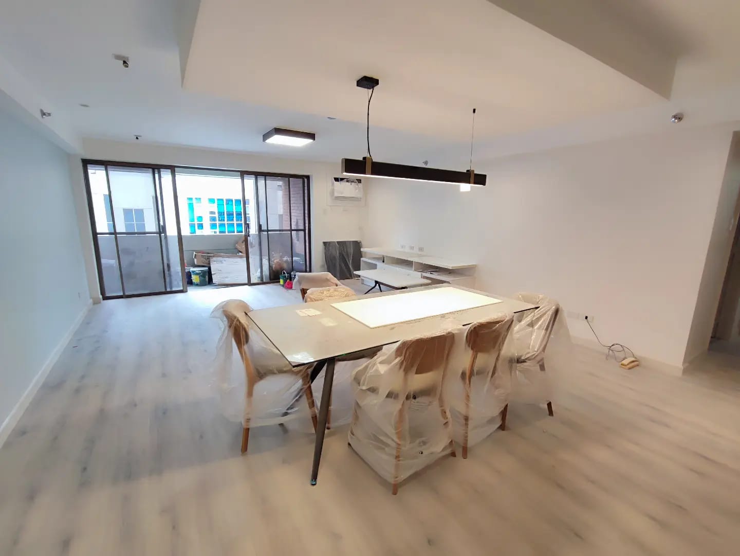 2Bedrooms Condo for Rent in Legaspi Village - modern renovated