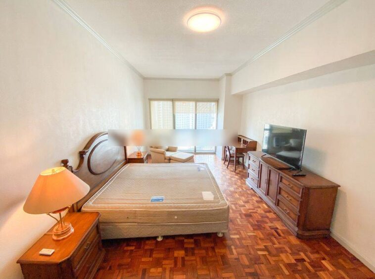 Spacious Apartment with balcony for Lease near Park 2BR Legaspi Village, Makati