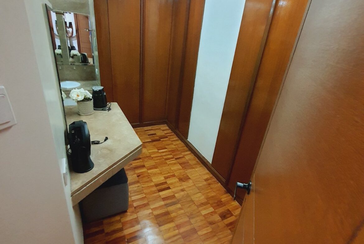 Condo For Rent in Legazpi Village 3 Bedrooms Furnished