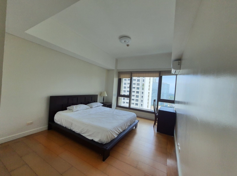 Shang Grand Tower condos in Makati City for long term