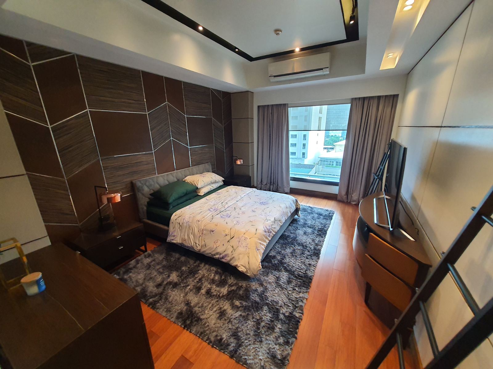 Condo For Rent in Legazpi Village 2 Bedrooms Pet friendly