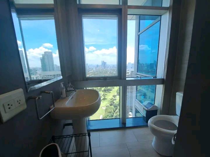 Pacific Plaza 3BR for Lease in Fort Bonifacio unfurnished