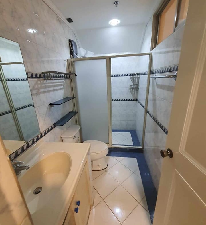 For Lease: Galeria de Magallanes 3BR Condos Makati Bi-level