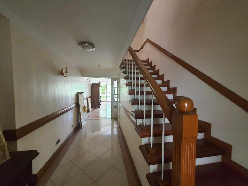 For Lease: Galeria de Magallanes 3BR Condos Makati Bi-level