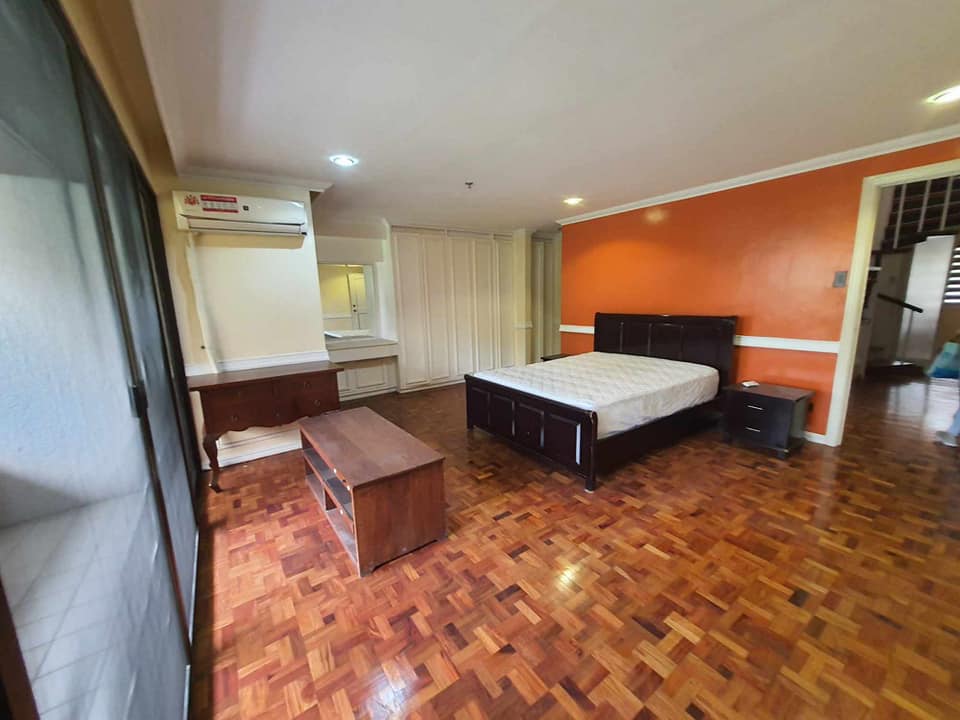 For Lease: Galeria de Magallanes 3BR Condos Makati Bi-level