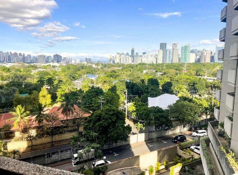 Twin Towers 3BR Condominium for sale in Ayala Avenue Makati