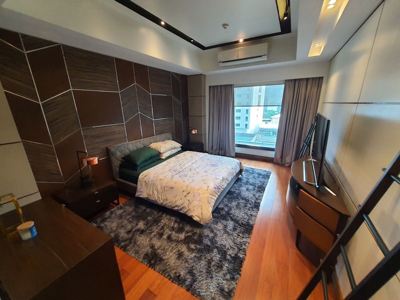 Luxury 2BR condo in the Shang Grand Tower Makati