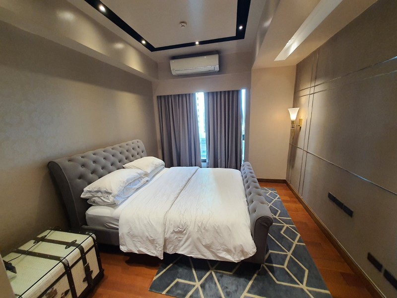 Luxury 2BR condo in the Shang Grand Tower Makati