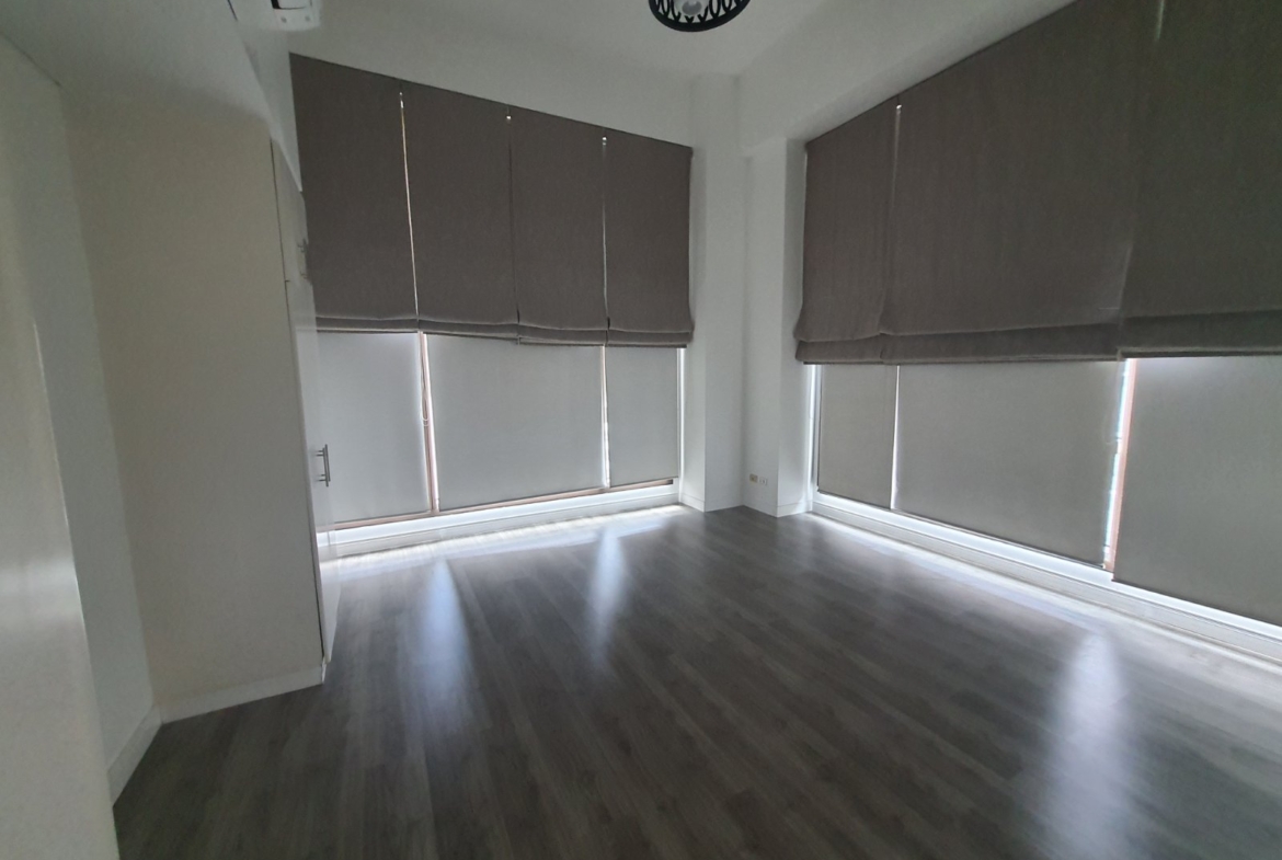 Shang Grand 2BR Fully Furnished with Maids Room Parking Pet