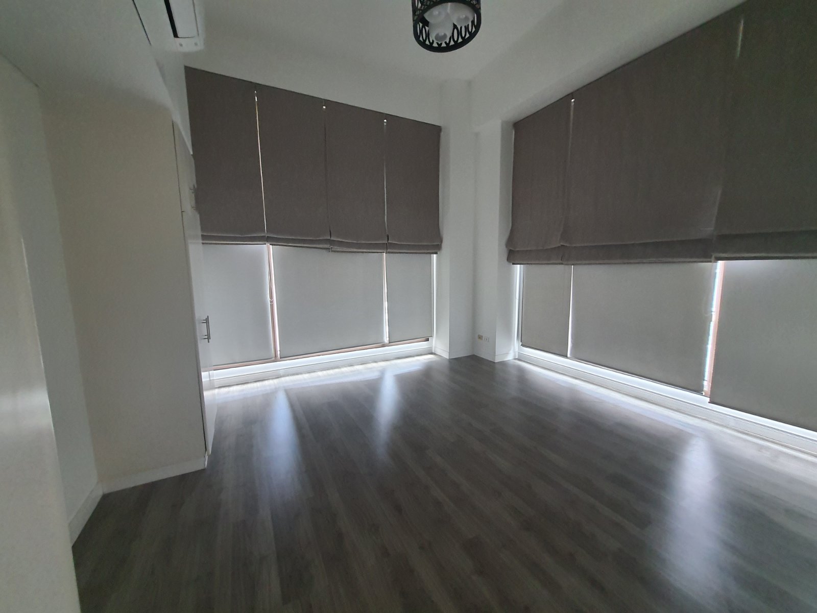 Shang Grand 2BR Fully Furnished with Maids Room Parking Pet