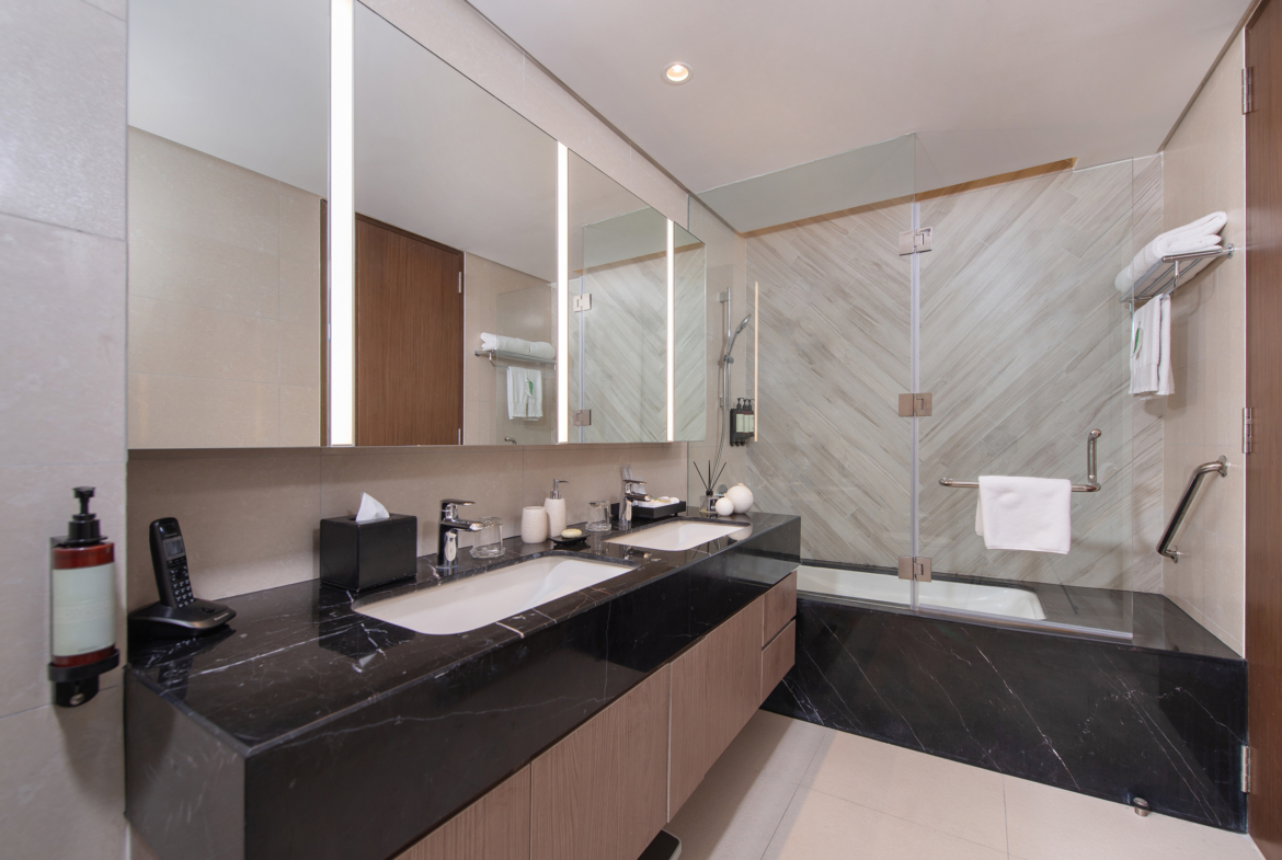 Makati 3BR condo short term for lease modern