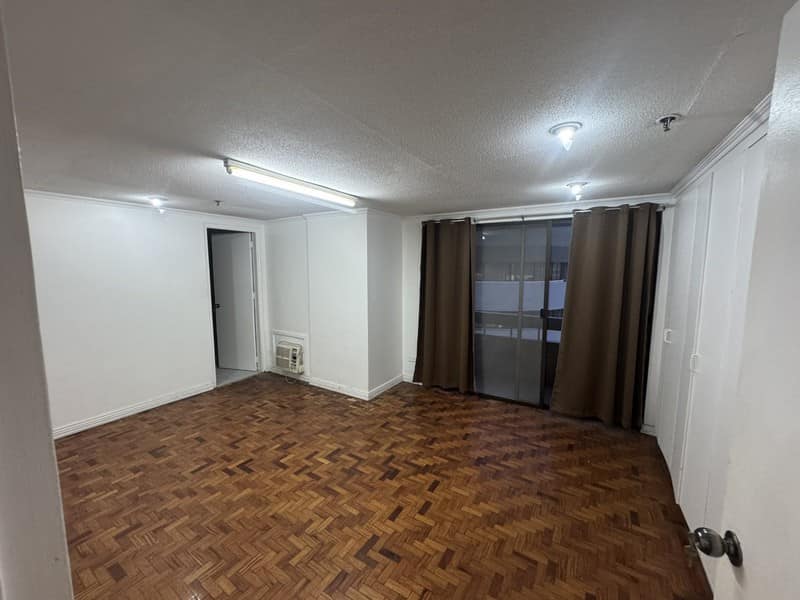3 Bedrooms Condo For Sale in Salcedo Village, Makati