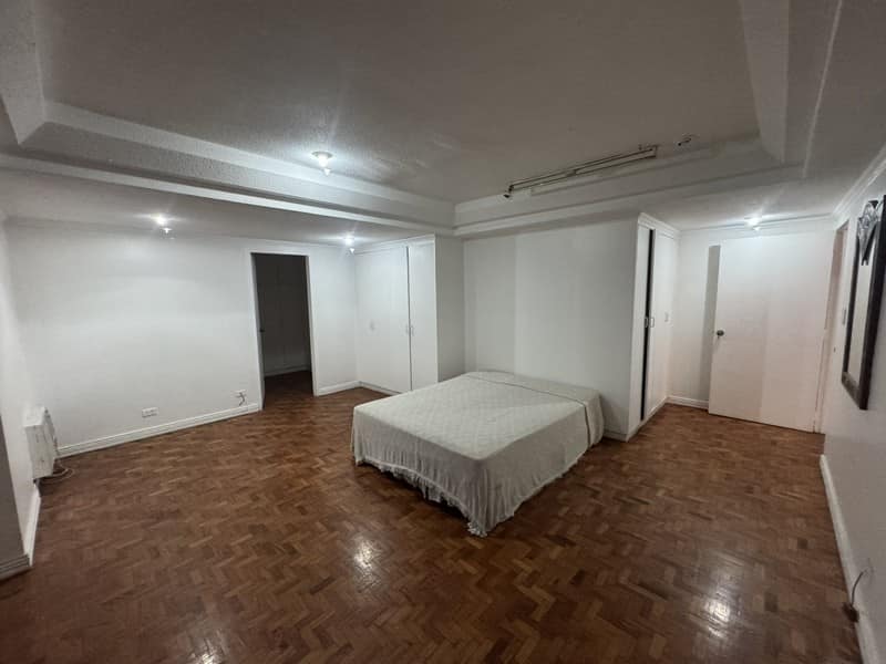 3 Bedrooms Condo For Sale in Salcedo Village, Makati