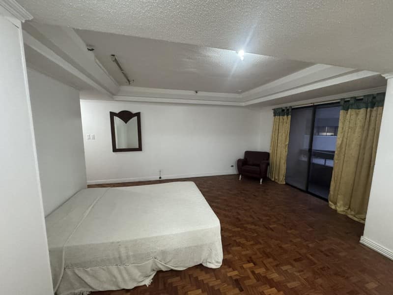 3 Bedrooms Condo For Sale in Salcedo Village, Makati